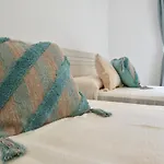 Bella *